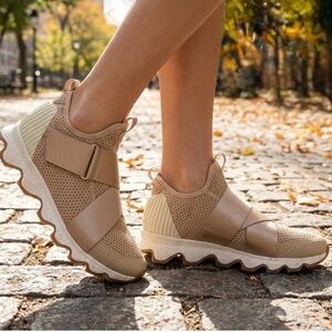 Sorel Women's Kinetic Sneak
Mesh Slip On Athletic Sneakers
Natural Tan Size 9.5
